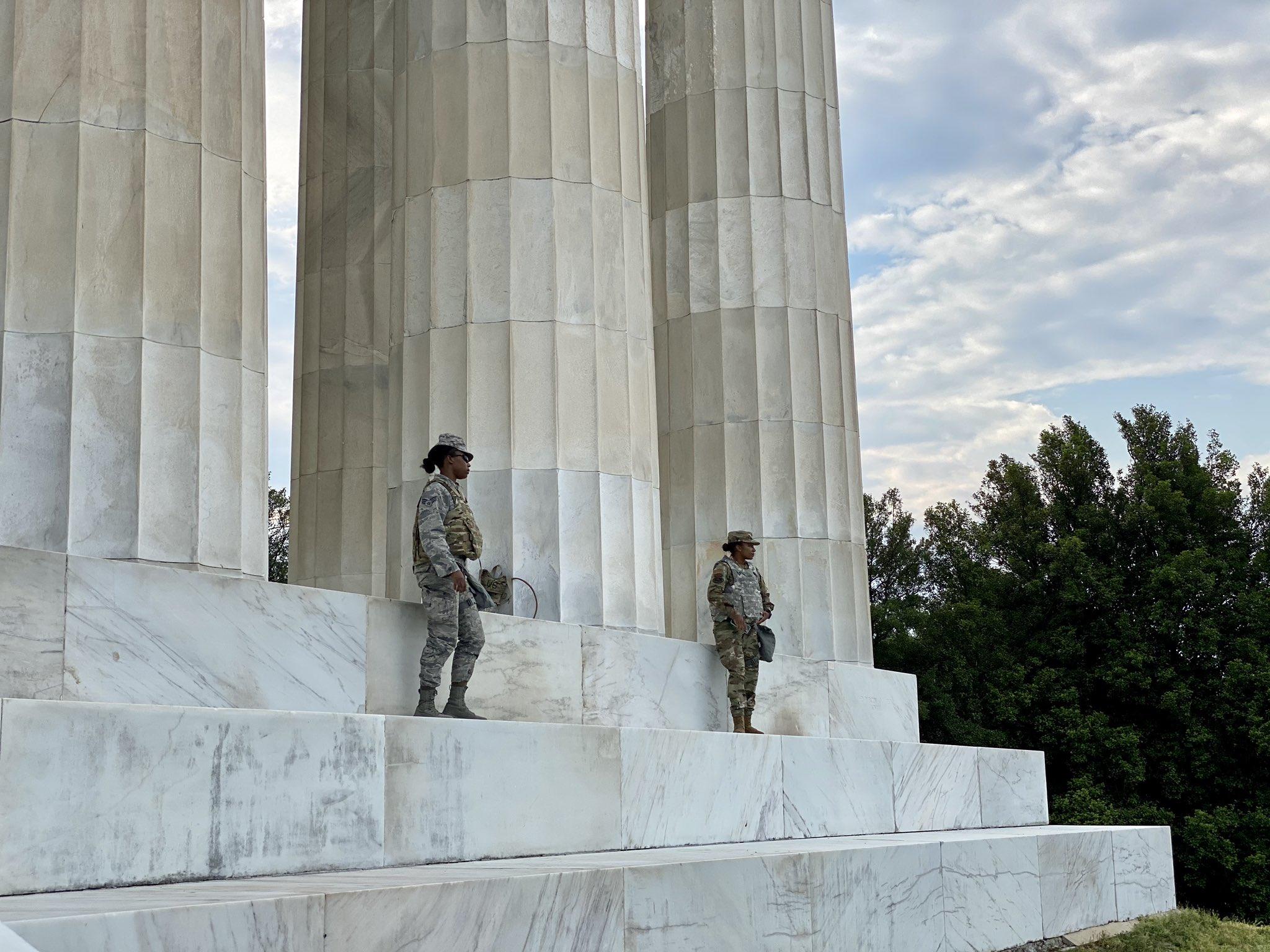 Fact Check Honest Abe At Lincoln Memorial Was Not Vandalized With Graffiti By Protesters